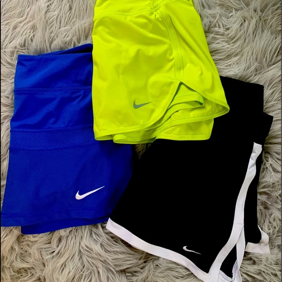 LOT of 3 NIKE tennis skorts SM